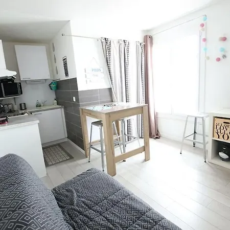 Joli A 3 Min De La - Renove En Avril 2025 Apartment